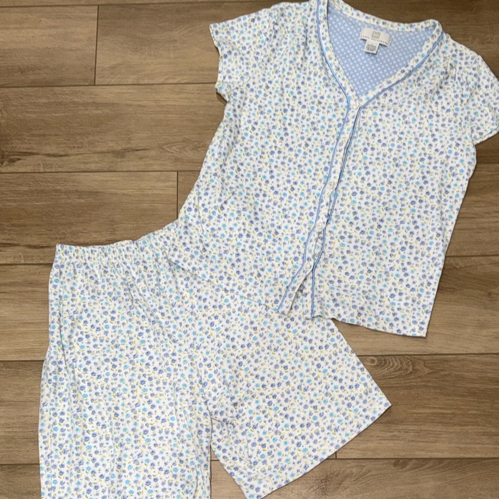 Karen Neuburger blue Floral woman’s Pajama Set - Blue and White size large
